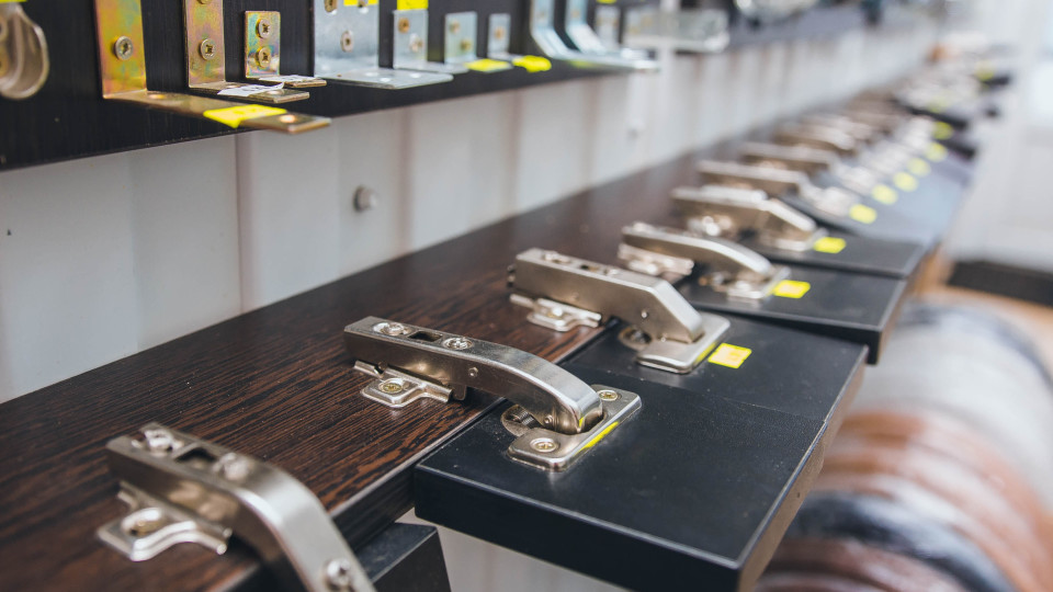 Чому якісна меблева фурнітура є настільки важливою